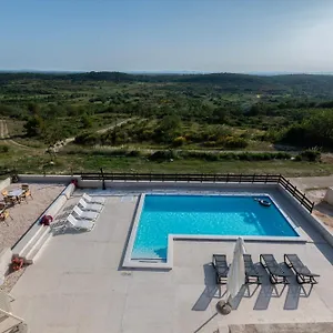 Niko Apartmán